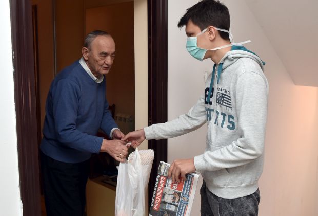 Корак по корак: На који начин можете добити волонтера који ће вас снабдевати док сте у карантину?